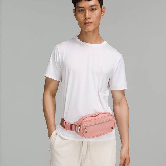 NWT Lululemon belt bag in pink pastel - Picture 2 of 6